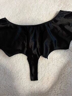 ROMWE Black Satin Batwing-Style Thong